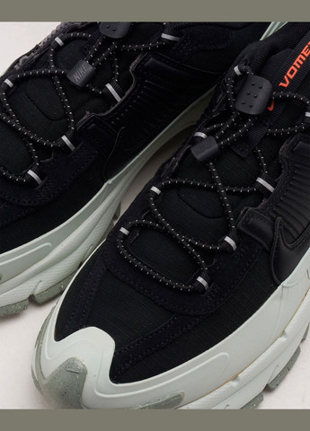 Серые всесезонные мужские кроссовки zoom vomero roam winterized fv2295-001 зима текстиль синтетика черные серые Nike