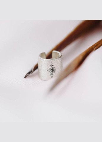 Серебряная серьга-каффа Цветок (матовая) 122703цв Oniks (264644706)