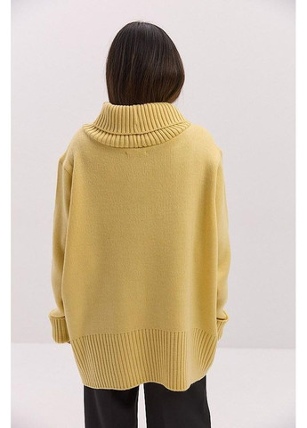 Жовтий зимовий светр жіночий широкий високе горло манжети Arjen