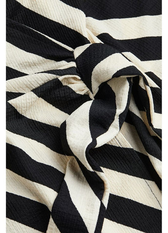 Черно-белое платье H&M в полоску