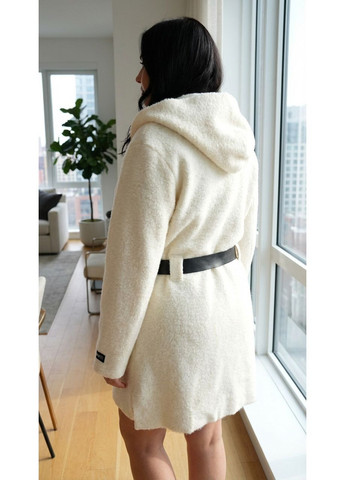 Молочное демисезонное Пальто женское альпака молочного цвета однобортное No Brand