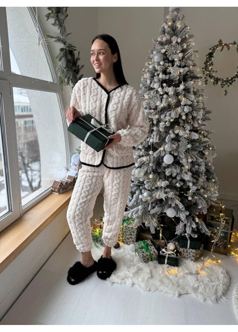 Біла флісова піжама кремова з чорним кантом тепла жіноча. домашній комплект кремового кольору флісовий із кофтою на ґудзиках. No Brand