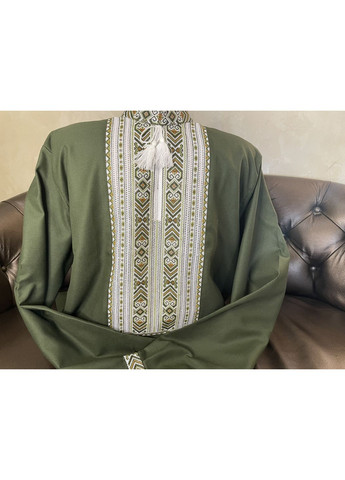 Зелёная стильная мужская вышиванка на зеленом полотне ручной работы ч-1680. l (371191023)