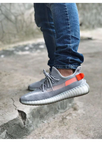 Цветные летние кроссовки adidas yeezy boost 350 v2 tail light адидас изи буст No Brand