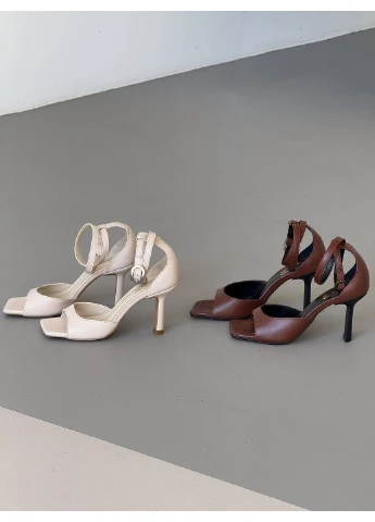 Бежевые кожаные босоножки No Brand