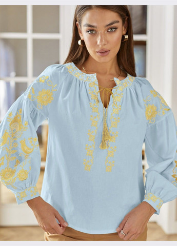 Голубая летняя блузка свободного кроя с контрастной вышивкой голубая Dressa