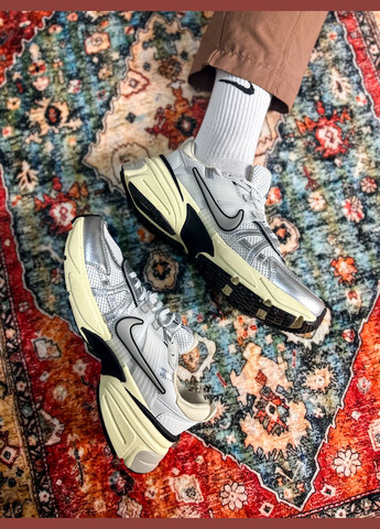 Білі Осінні кросівки чоловічі і жіночі nike v2k runtekk grey beige | найк в2к рантекк сірі бежеві No Brand