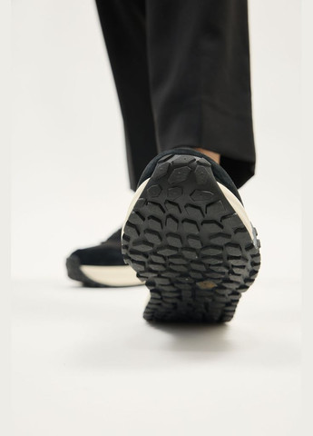 Черные демисезонные кроссовки 184353 Lonza