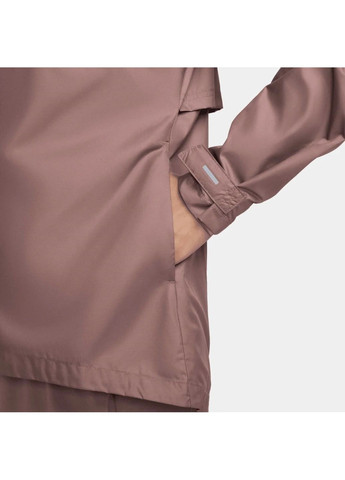 Коричневая куртка женская fast repel brown Nike