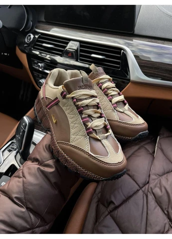 Коричневые демисезонные кроссовки мужские nike humara lx jacquemus ale brown gold найк хума́ра коричневые No Brand