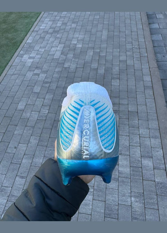 Белые футбольные бутсы No Brand