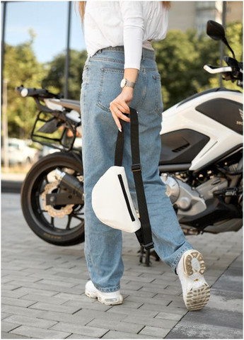 Сумка через плечо из экокожи бананка женская Marina MSG Белая Sambag (302008320)