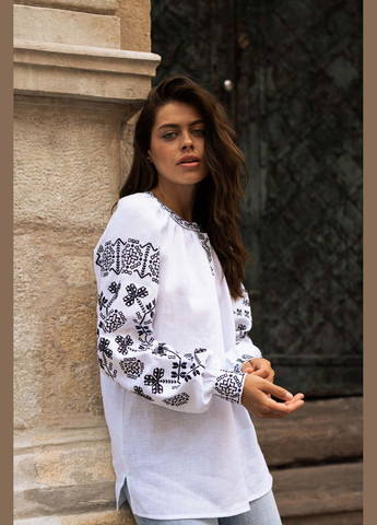 Біла вишиванка жіноча "мережка" темно синя SVARGA (345557269)