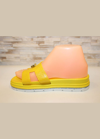 Желтые шлепанцы женские летние желтого цвета No Brand со стразами, без декора