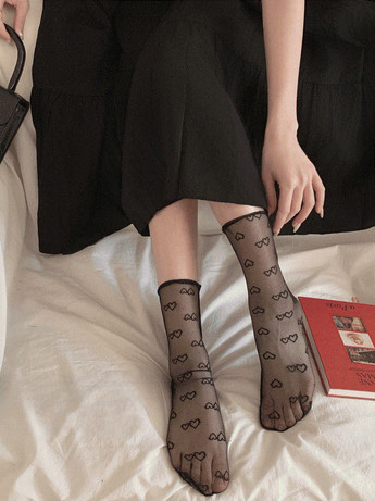 Чёрные женские фатиновые носки с сердечками сердечки (360897278)