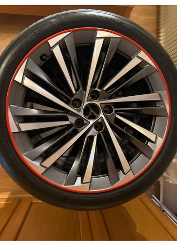 Захисна стрічка обода колеса ЧОРНА гумова 8м (на скотчі) No Brand (371478609)