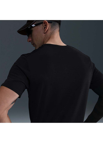 Черная мужская футболка nikenk df breathe miler ss top черный Nike