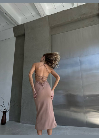 Бежевое кэжуал силуэтное макси платье силуэтная Adelante однотонное