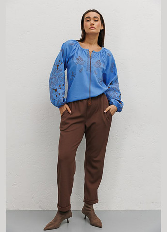 Голубая женская вышиванка молочная с коричневыми цветами и птичками гладью Arjen лен (294907577)