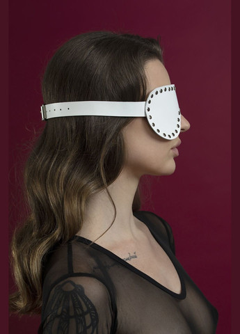 Маска шкіряна закрита із заклепками Blindfold Mask Біла - CherryLove Feral Feelings (282709505)
