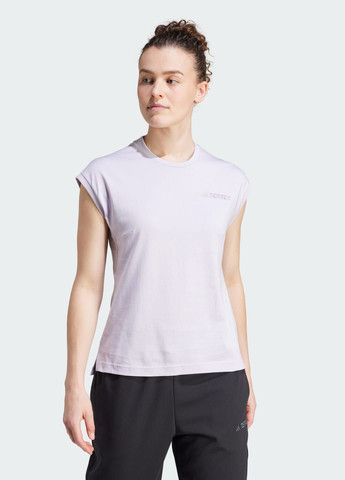 Фиолетовая всесезон футболка terrex xploric logo adidas
