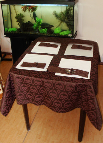 Комплект для сервировки Скатерть 130х130см 1шт салфетки 25х25см 4шт чехлы для приборов 4шт Шоколадный (20_2с) Firanka Damask (331770698)