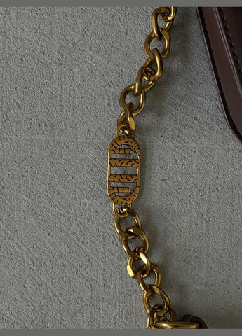 Стильна моделька через плече з двома ремінцями. No Brand (322336252)