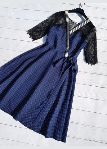 Синее праздничный женское платье с кружевными рукавами на запах в мелкий горошек на запах G&N в горошек