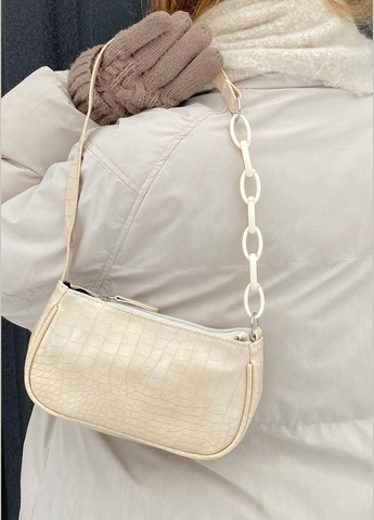 Жіноча маленька сумка багет на ланцюжку ремінці рептилія молочна біла бежева No Brand (288132517)