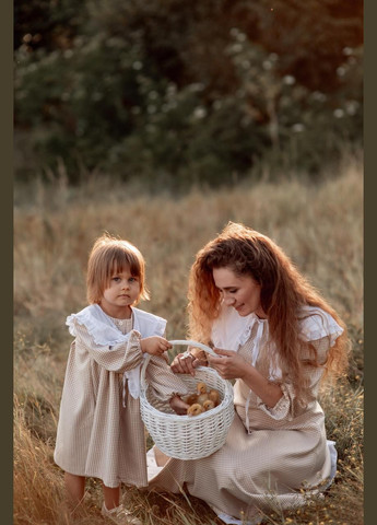 Бежевое платье с батистовым съемным воротничком в комплекте для школы V.O.G. (303106203)