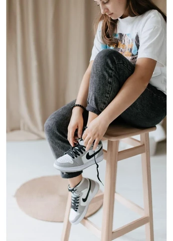 КРОСІВКИ ЖІНОЧІ NIKE AIR JORDAN 1 MID LIGHT SMOKE GREY НАЙК АІР ДЖОРДАН СІРІ No Brand сірі демісезони (391948081)