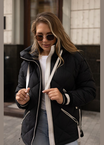 Чорно-біла зимня зимова коротка жіноча куртка чорна з молочним 122252 Svidni