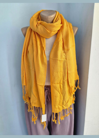 Шарф-палантин женский весна-осень однотонный желтогарячего оттенка с кистями 176х76 см Без бренду Желтый 11756 No Brand (347617884)