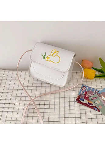 Дитяча сумочка з клапаном на магніті через плече штучна шкіра з малюнком кролика 13х14х5 см (479629-Prob) Біла Unbranded (322547987)