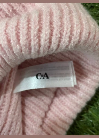 Шапка женская блестящая с названием C&A (305197779)