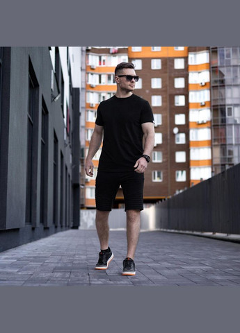 Чорна базова футболка з коротким рукавом Vakko