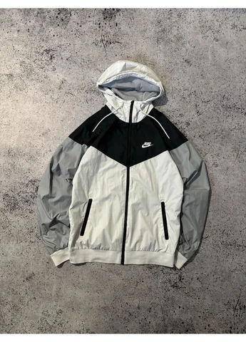 Черно-белая демисезонная ветровка Nike