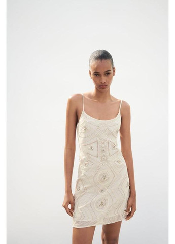 Бежевое короткое платье с вышивкой Zara