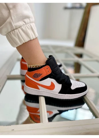 Білі кросівки чоловічі nike air jordan 1 retro mid black orange white найк аір джордан білі демісезон No Brand