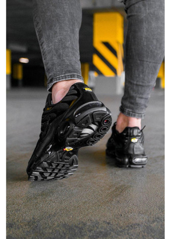 Білі Осінні кросівки чоловічі nike air max plus triple black 604133-050 No Brand