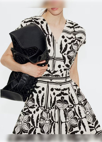 Молочна сукня H&M з абстрактним візерунком