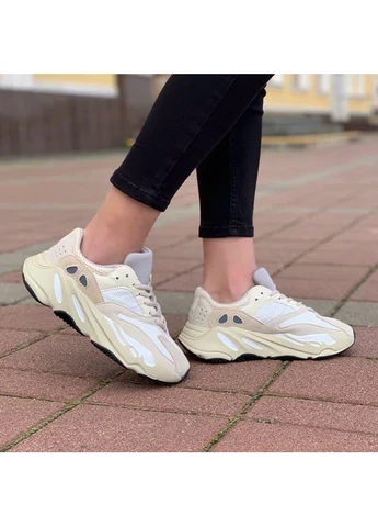 Бежевые демисезонные кроссовки мужские adidas yeezy boost 700 v2 beige адидас изи буст бежевые No Brand
