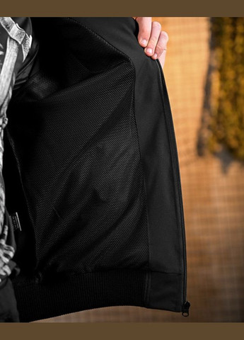 Чорна демісезонна вітровка Freedom