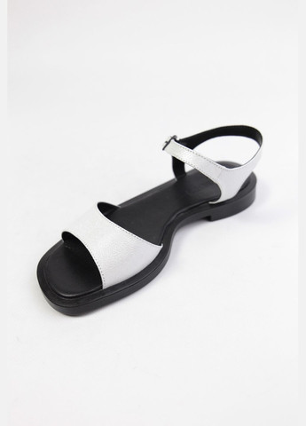 Белые босоножки Benito без застежки