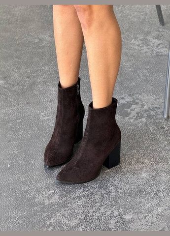 Коричневые зимняя женские стильные зимние шоколадные ботильоны на каблуке натуральная замша. No Brand