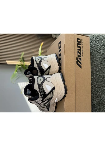 Бежевые демисезонные кроссовки мужские mizuno racer trail beige black | мизуно рейсер треил бежевые No Brand