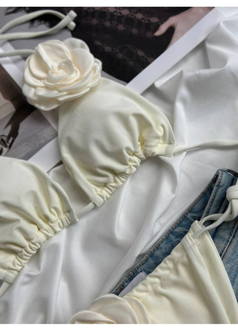 Білий літній жіночий молочний купальник з об’ємною трояндою / жіночий роздільний купальник молочний з 3d квіткою / жіночий купальник бікіні No Brand