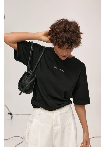 Однотонна футболка з написом вільного фасону,, ONE SIZE No Brand - (399770229)