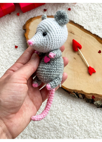 Амігурумі опосум із сердечком, 14 см – в’язана іграшка ручної роботи No Brand (352474133)