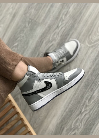 Серые всесезонные кроссовки мужские и женские nike jordan 1 retro dark mocha | найк аир джордан 1 ретро дарк моча серо-белые No Brand